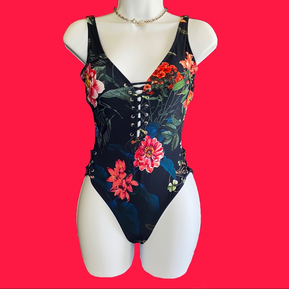 BRAND NEW FASHION NOVA ONE PEICE SWIMSUIT